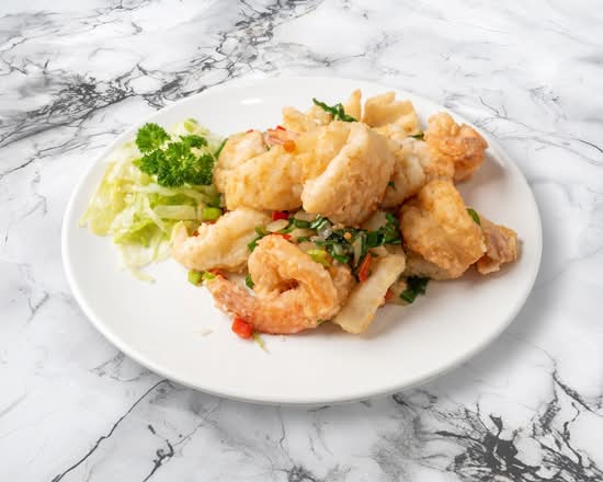 Spicy Salt and Pepper Calamari and King Prawns (椒盐鱿鱼虾球)